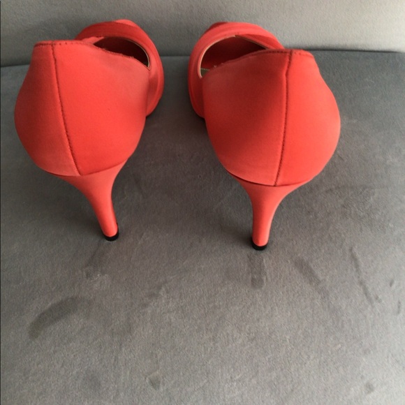 Coral Adrianna Papell Heels! 👠 - Picture 4 of 9